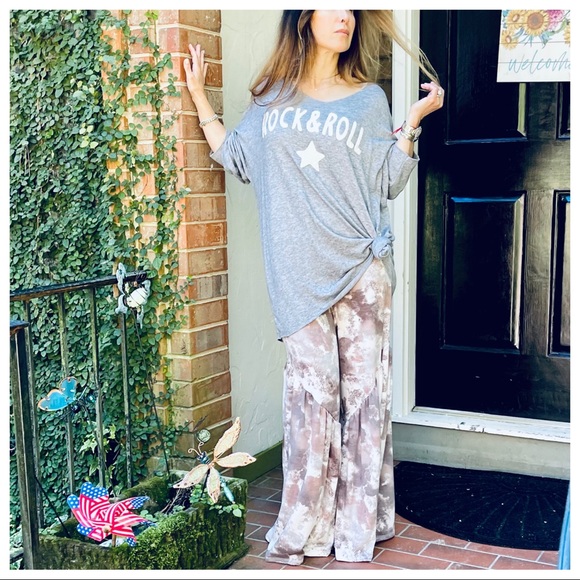 Made in Italy Rock and Roll soft loose Fit sweater - Picture 9 of 9